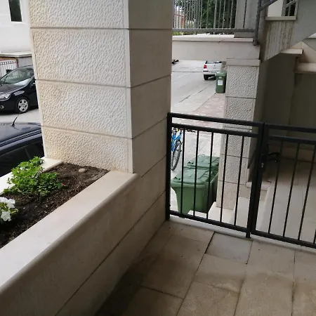Elvis Apartment